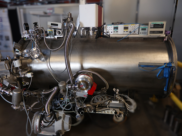 Cryogenic long path optical cell