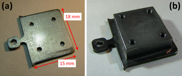 Plaquette type Omicron plate (a) et plaquette surélevée (b)